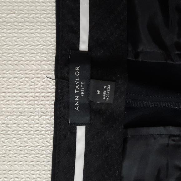 Ann Taylor 6P Black Cropped Slacks - Picture 4 of 6